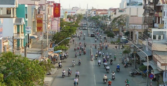 Năm 2017 thị trường bất động sản đứng trước hai ngã rẽ, một là kịch bản tăng trưởng táo bạo, hai là viễn cảnh giảm tốc đầy thận trọng. Năm 2017 thị trường bất động sản đứng trước hai ngã rẽ, một là kịch bản tăng trưởng táo bạo, hai là viễn cảnh giảm tốc đầy thận trọng.