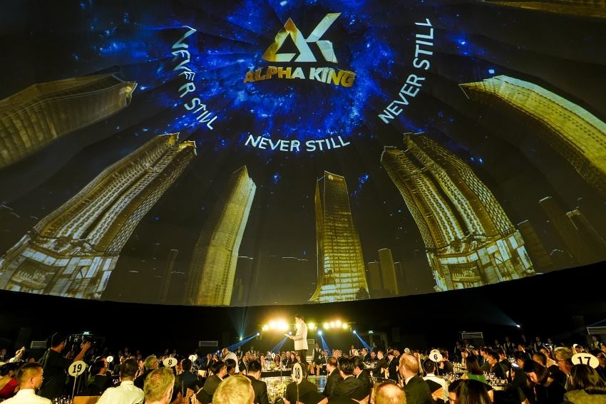 Jimmy Chan, CEO của Alpha King chia sẻ đầu chương trình.