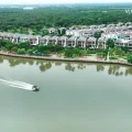 Căn hộ Arcadia at Lavila nằm trong đô thị Lavila Township nên thừa hưởng 1,1km bờ sông thoáng mát, trong lành.